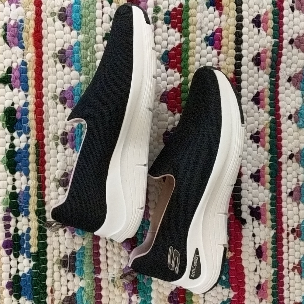 Skechers Arch Comfort Slip Ons